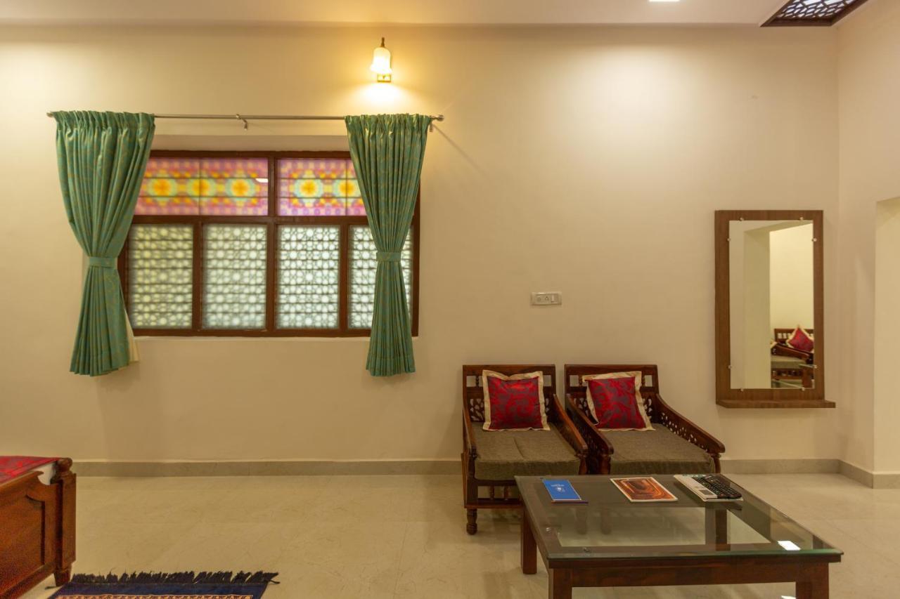 KSTDC Hotel Mayura Adilshahi Bijapur Bagian luar foto