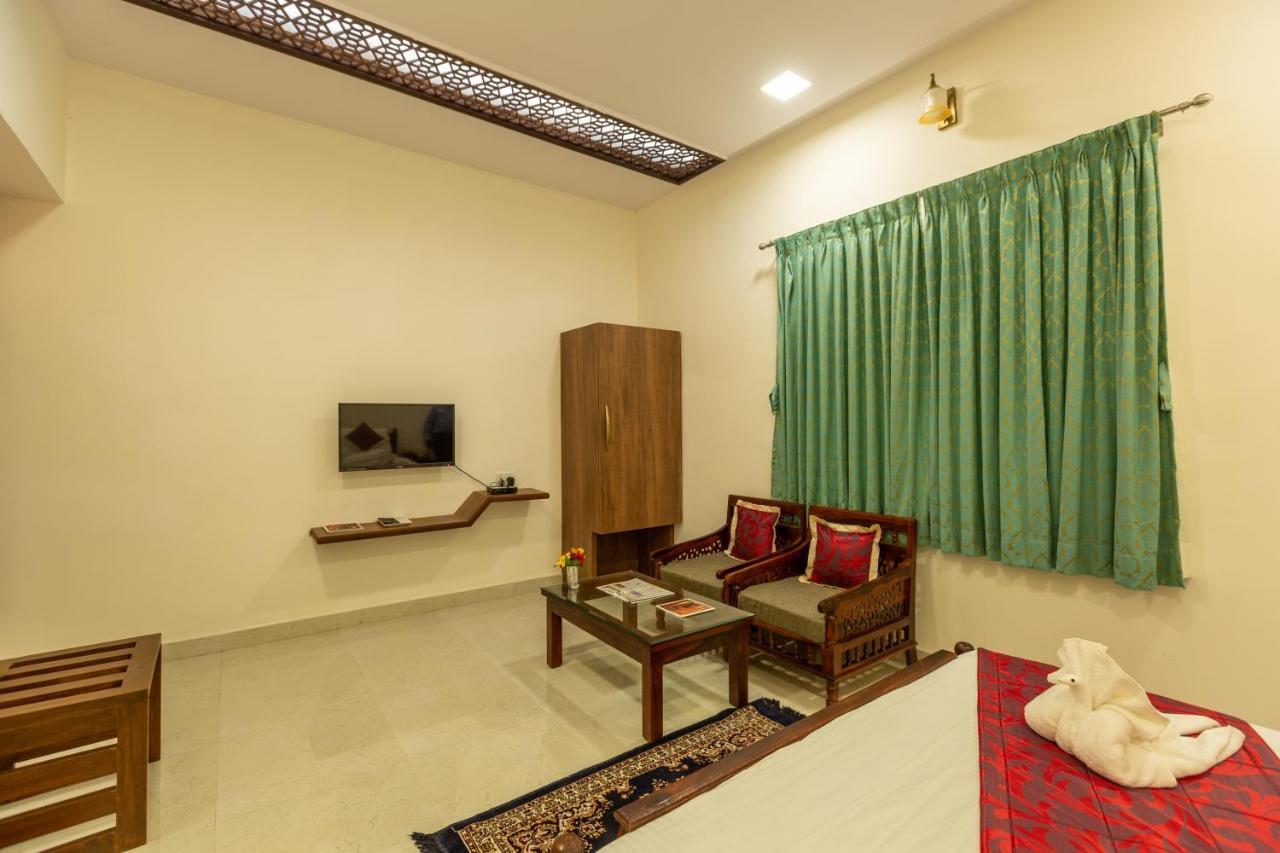 KSTDC Hotel Mayura Adilshahi Bijapur Bagian luar foto